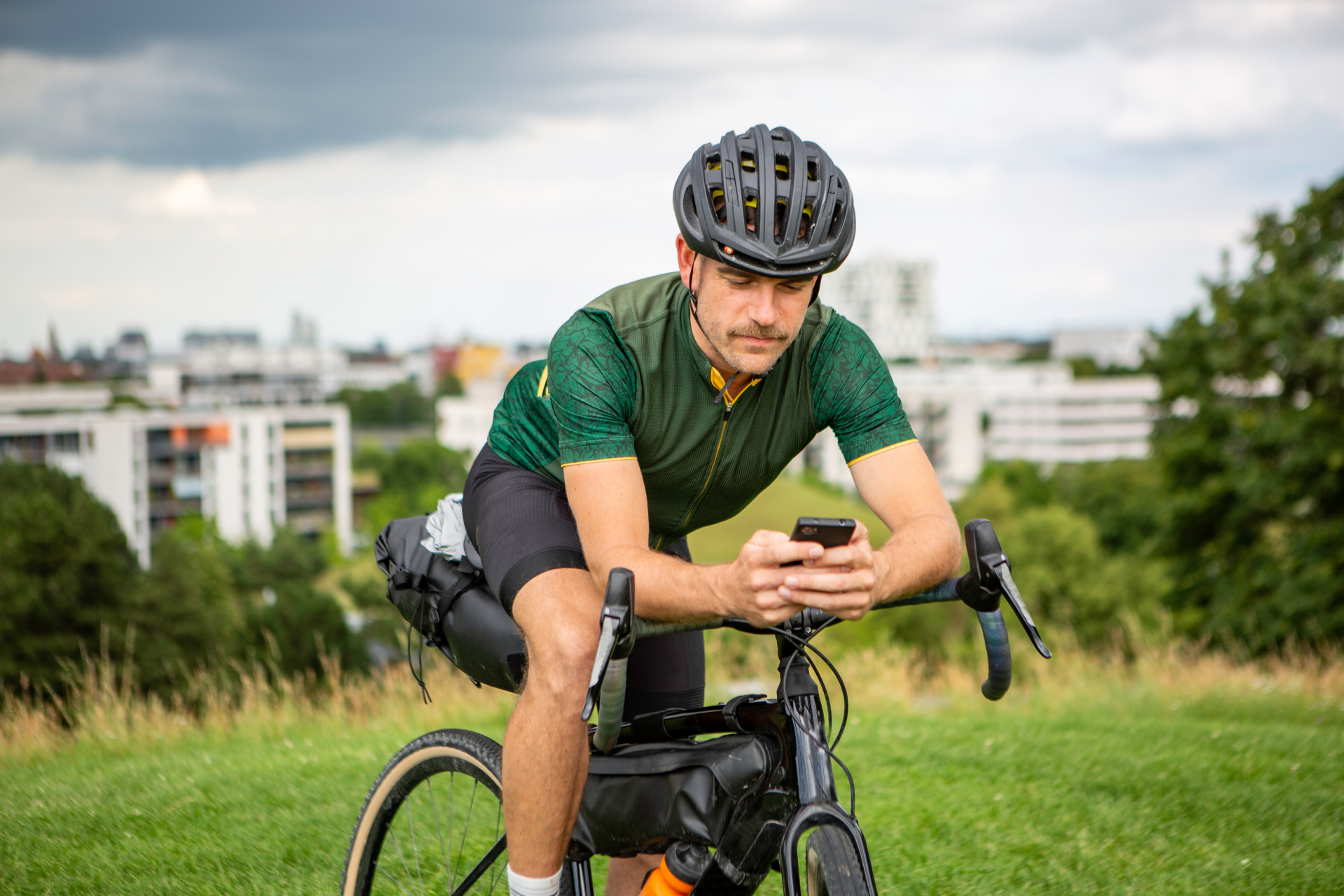 Défis sportifs connectés (pas, kilomètres à vélo via application)